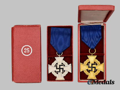 germany,_third_reich._a_pair_of_civil_service_long_service_awards,_with_cases__mnc6361