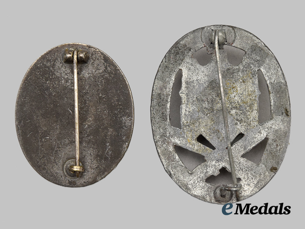 germany,_wehrmacht._a_pair_of_service_badges__mnc6430