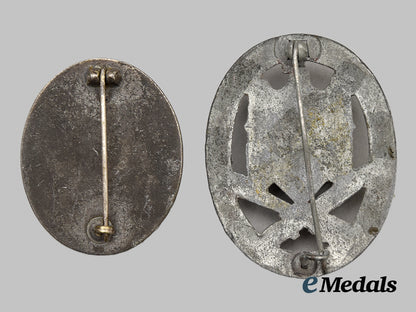 germany,_wehrmacht._a_pair_of_service_badges__mnc6430