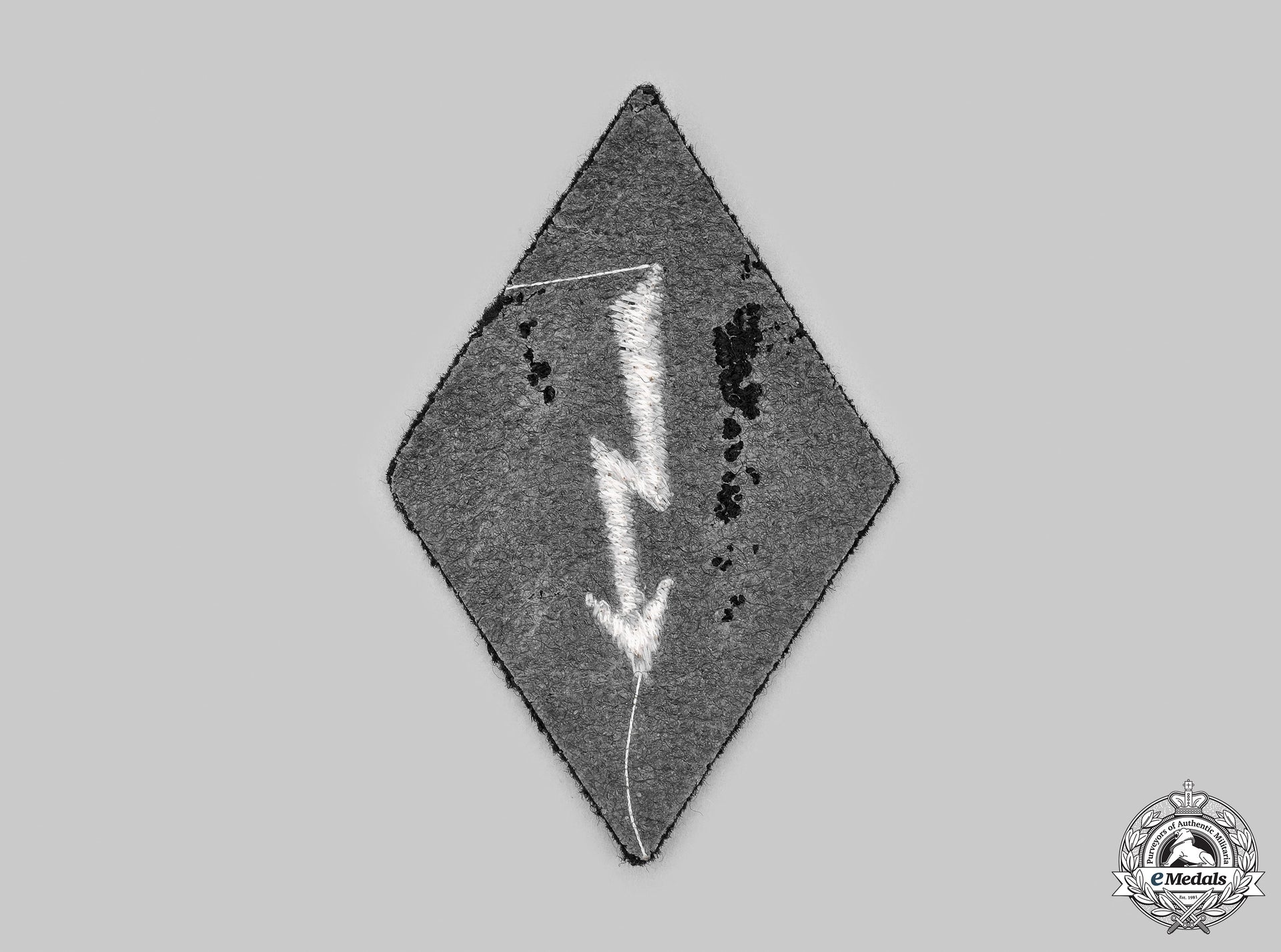 germany,_ss._a_waffen-_ss_signals_personnel_sleeve_diamond__mnc6682_m20_0515_1
