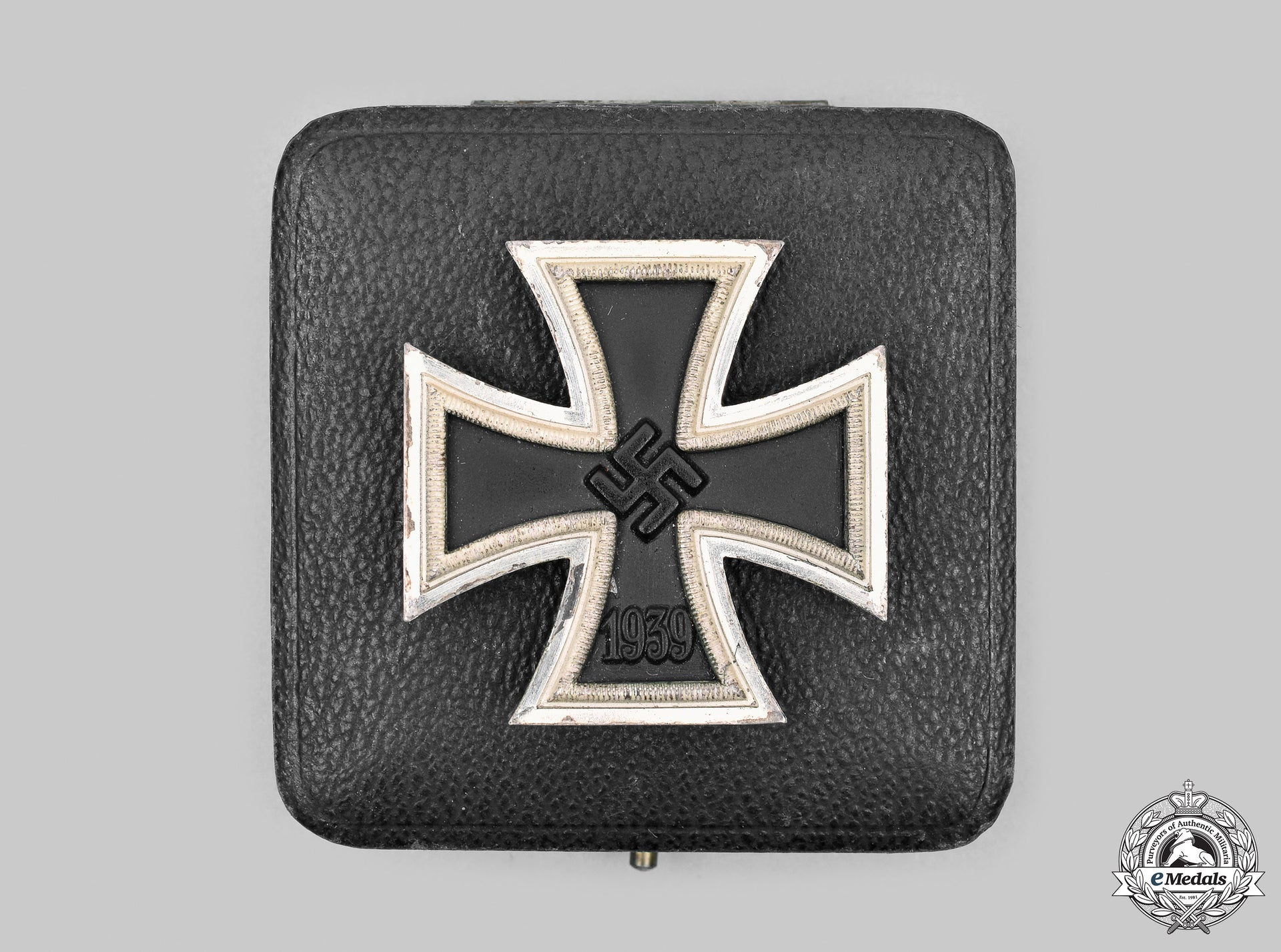 germany,_wehrmacht._a1939_iron_cross_i_class_with_case,_by_b.h._mayer__mnc6684_m20_0516_1