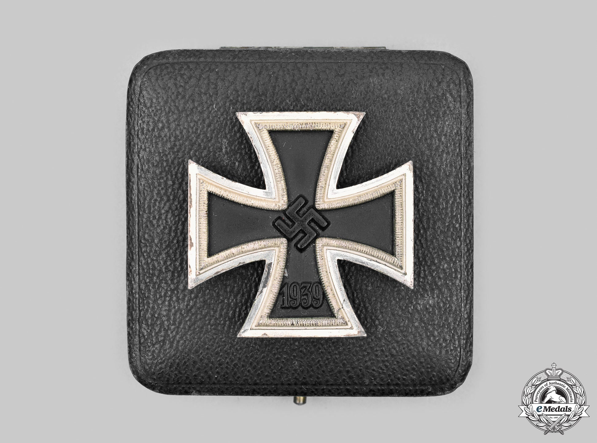 germany,_wehrmacht._a1939_iron_cross_i_class_with_case,_by_b.h._mayer__mnc6684_m20_0516_1