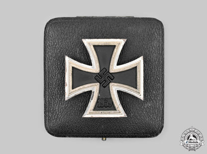 germany,_wehrmacht._a1939_iron_cross_i_class_with_case,_by_b.h._mayer__mnc6684_m20_0516_1