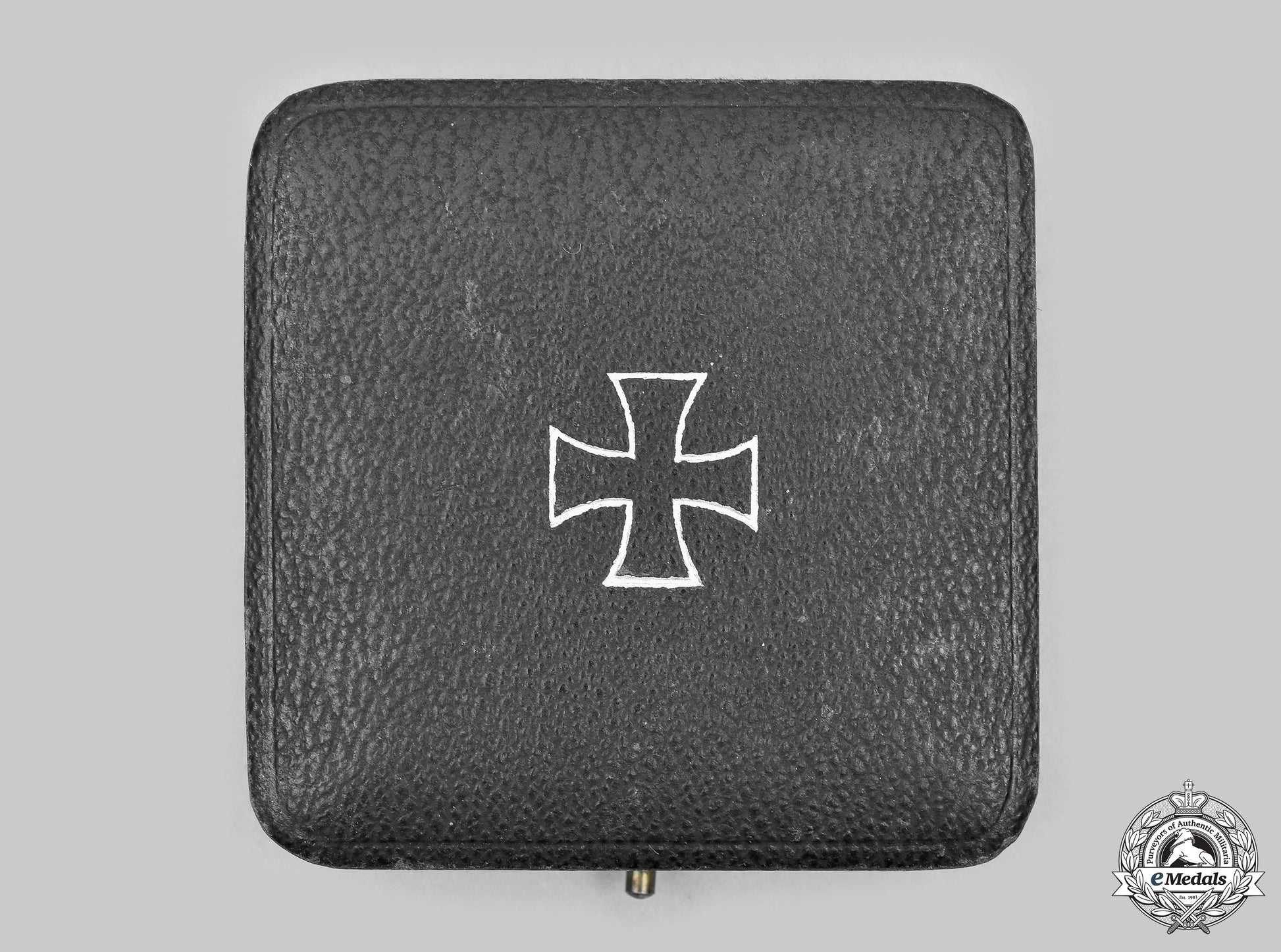 germany,_wehrmacht._a1939_iron_cross_i_class_with_case,_by_b.h._mayer__mnc6686_m20_0521_1