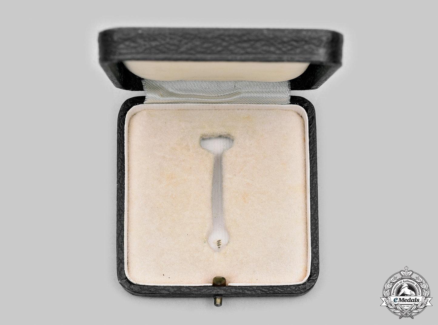 germany,_wehrmacht._a1939_iron_cross_i_class_with_case,_by_b.h._mayer__mnc6687_m20_0522_1