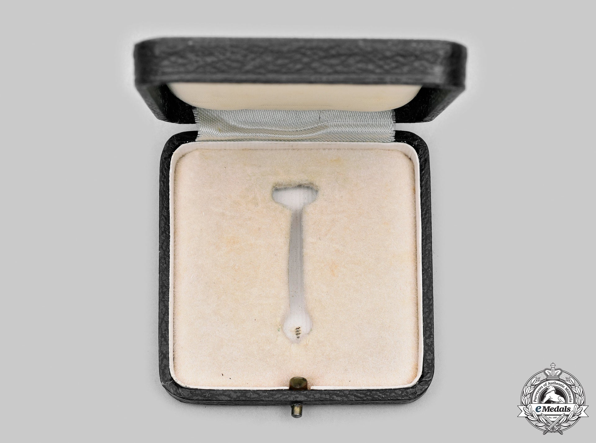 germany,_wehrmacht._a1939_iron_cross_i_class_with_case,_by_b.h._mayer__mnc6687_m20_0522_1