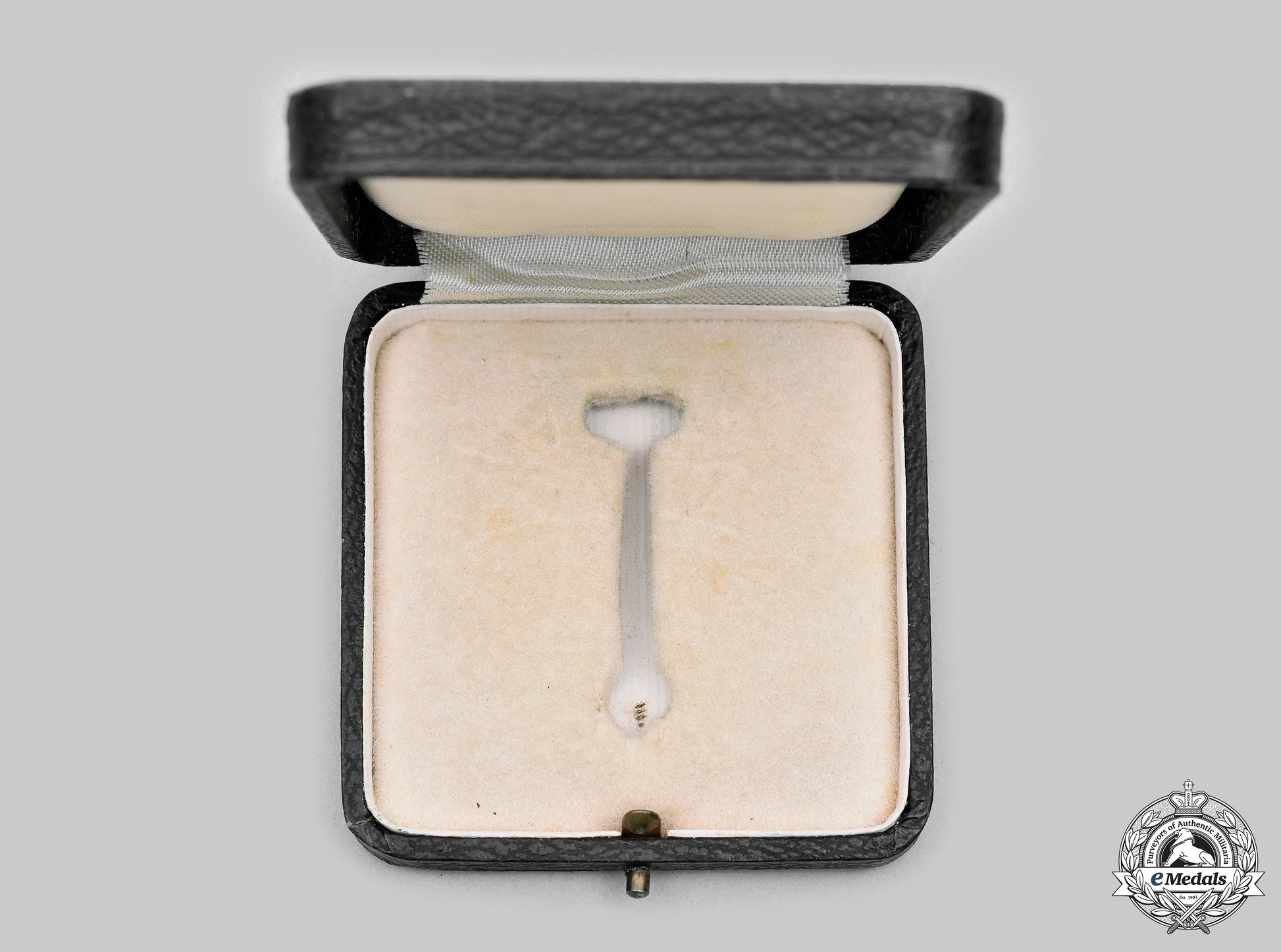 germany,_wehrmacht._a1939_iron_cross_i_class_with_case,_by_b.h._mayer__mnc6687_m20_0522_1