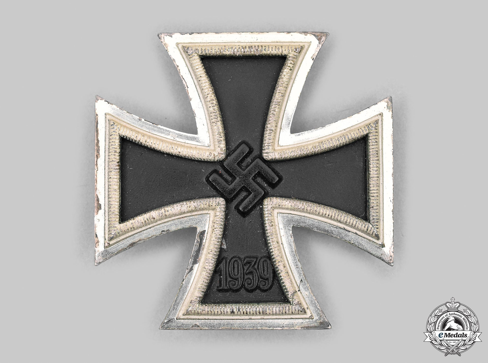 germany,_wehrmacht._a1939_iron_cross_i_class_with_case,_by_b.h._mayer__mnc6690_m20_0517_1