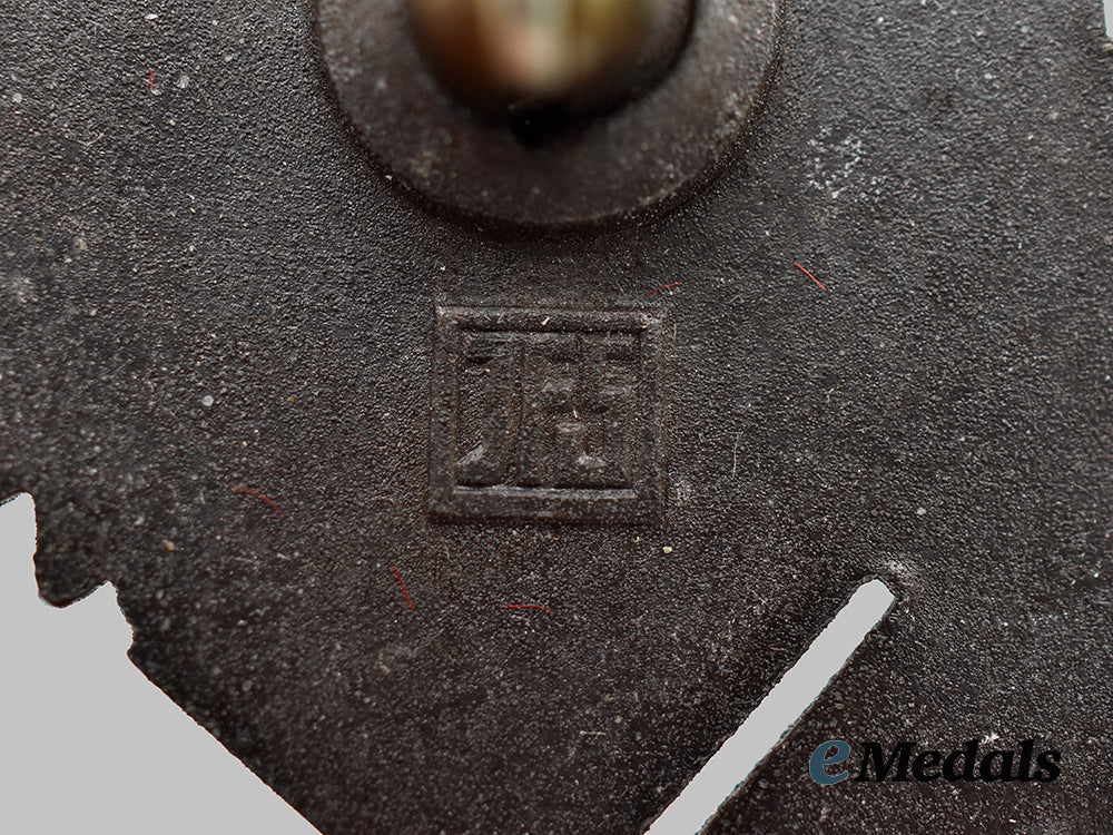 germany,_wehrmacht._a_pair_of_service_badges__mnc6732