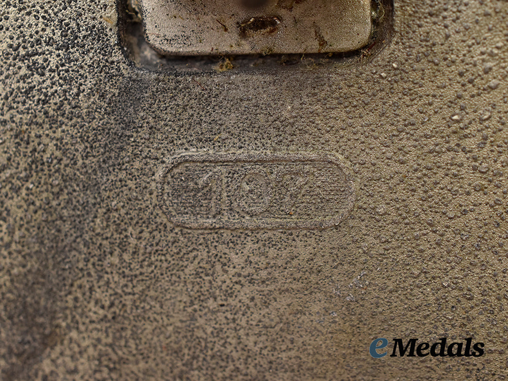 germany,_wehrmacht._a_pair_of_service_badges__mnc6734