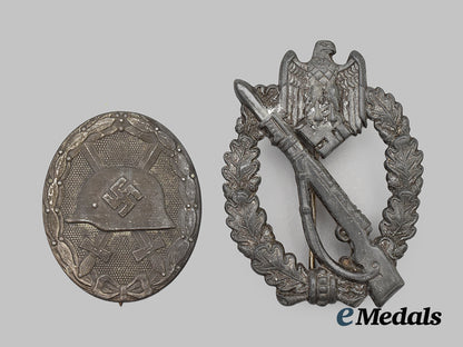 germany,_wehrmacht._a_pair_of_service_badges__mnc6735