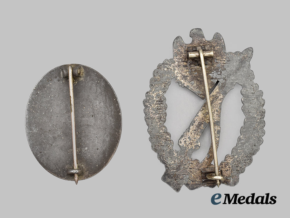 germany,_wehrmacht._a_pair_of_service_badges__mnc6736