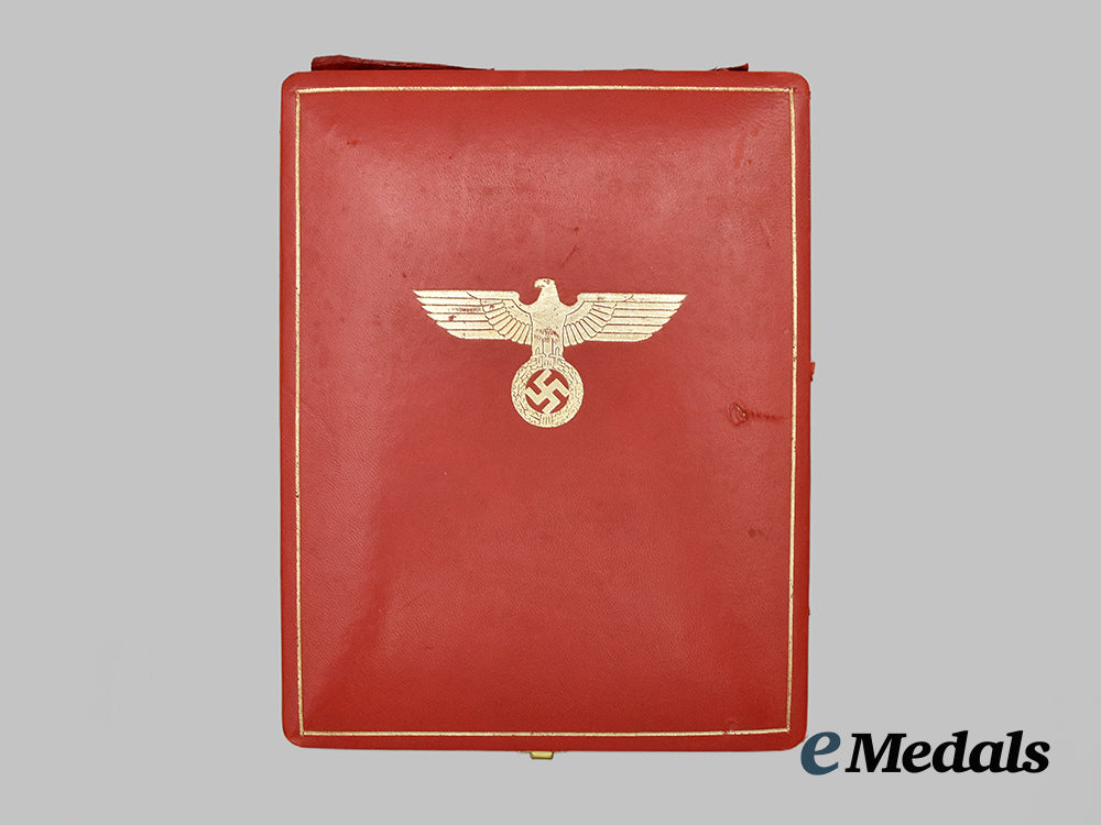 germany,_third_reich._an_order_of_the_german_eagle,_iii_class_cross_with_case,_by_gebrüder_godet__mnc6848