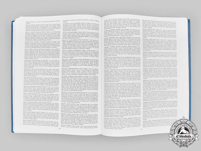 canada,_commonwealth._they_shall_grow_not_old-_a_book_of_remembrance__mnc7247