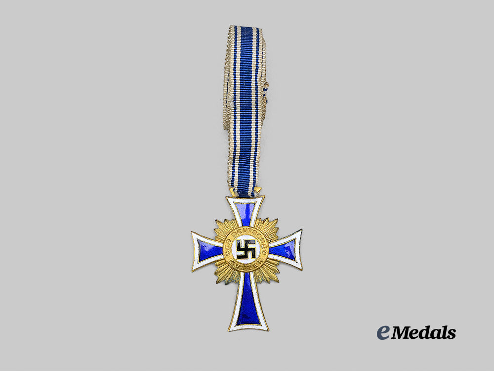germany,_third_reich._an_honour_cross_of_the_german_mother,_gold_grade_with_case,_by_wilhelm_deumer_e_medals__g62660_6