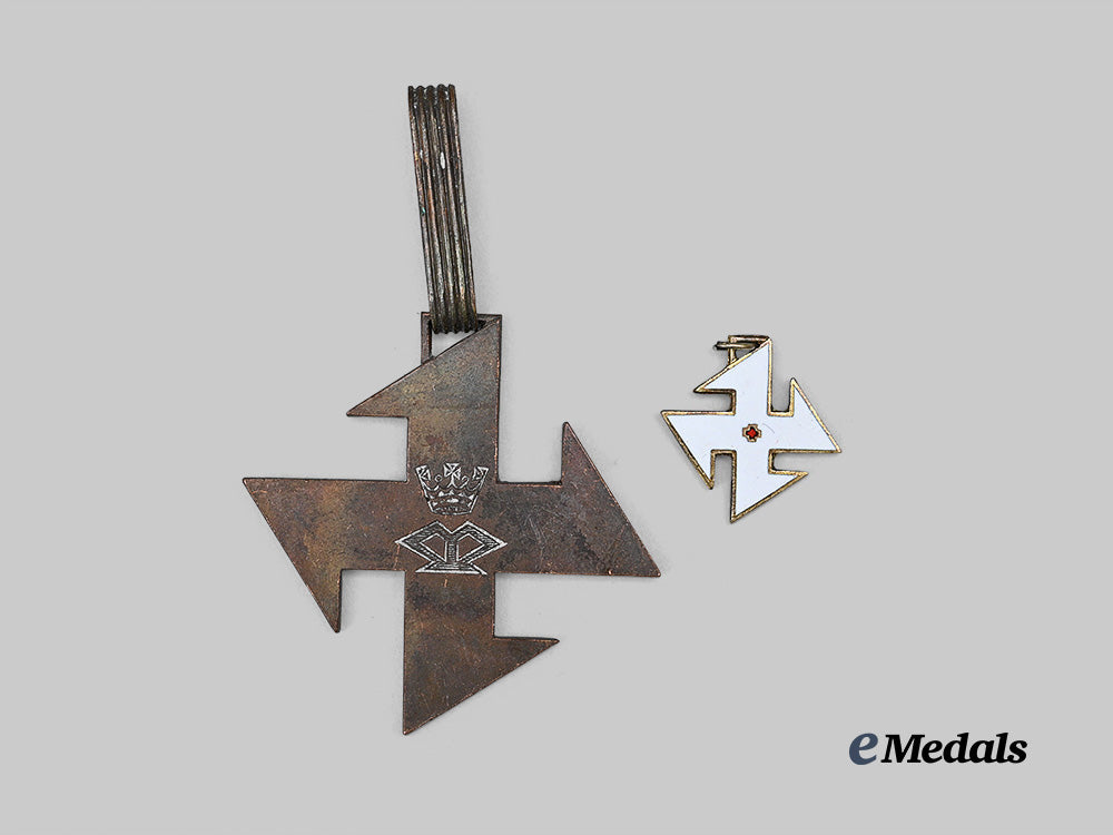 romania,_kingdom._an_order_of_the_queen_marie_cross_with_miniature_e_medals__e_u24804_2