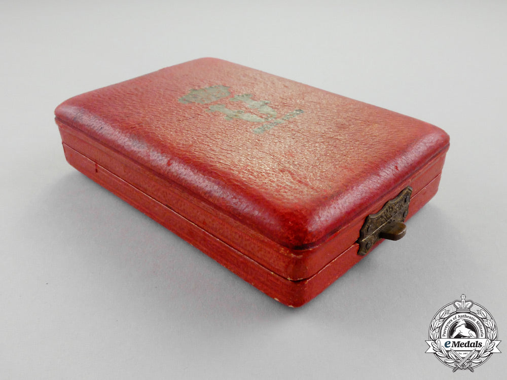 italy,_kingdom._an_order_of_the_crown_in_gold,_knight_with_case,_c.1900_n_004_1