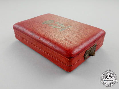 italy,_kingdom._an_order_of_the_crown_in_gold,_knight_with_case,_c.1900_n_004_1