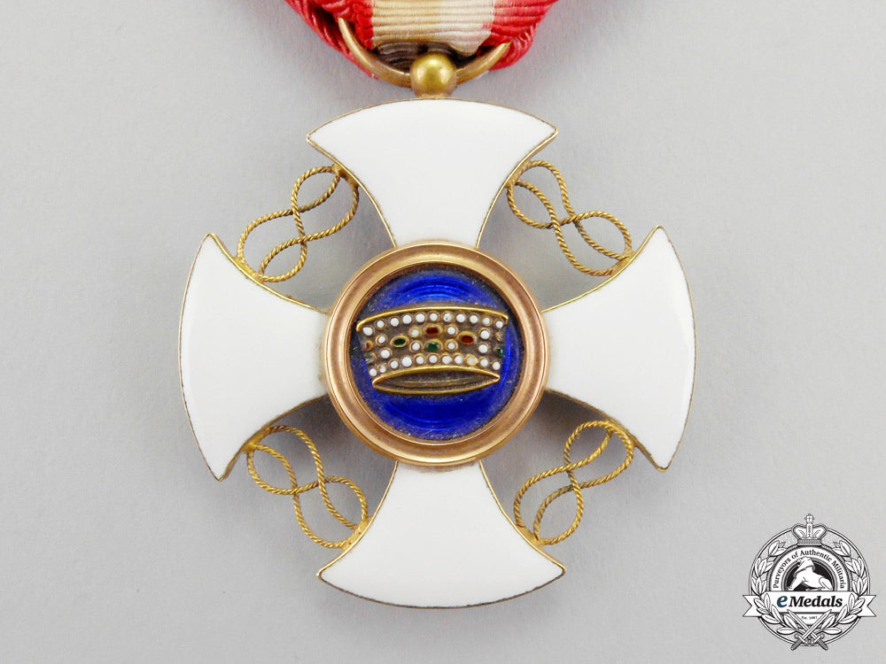 italy,_kingdom._an_order_of_the_crown_in_gold,_knight_with_case,_c.1900_n_006_1