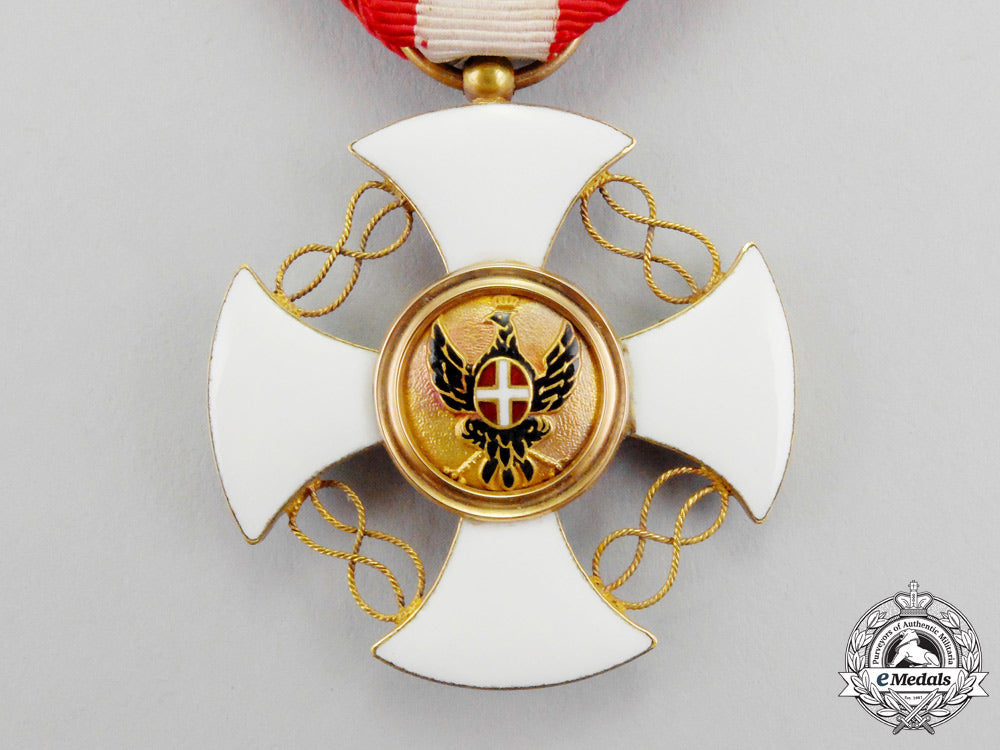 italy,_kingdom._an_order_of_the_crown_in_gold,_knight_with_case,_c.1900_n_007_1
