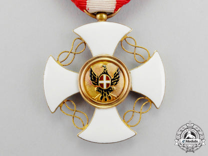 italy,_kingdom._an_order_of_the_crown_in_gold,_knight_with_case,_c.1900_n_007_1
