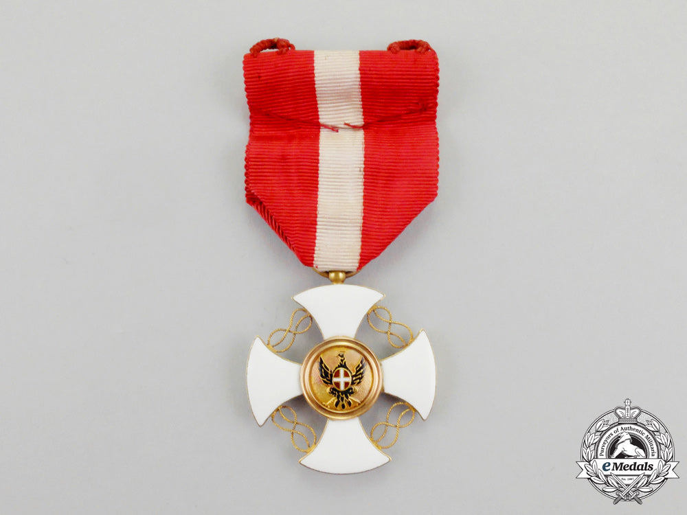 italy,_kingdom._an_order_of_the_crown_in_gold,_knight_with_case,_c.1900_n_008_1