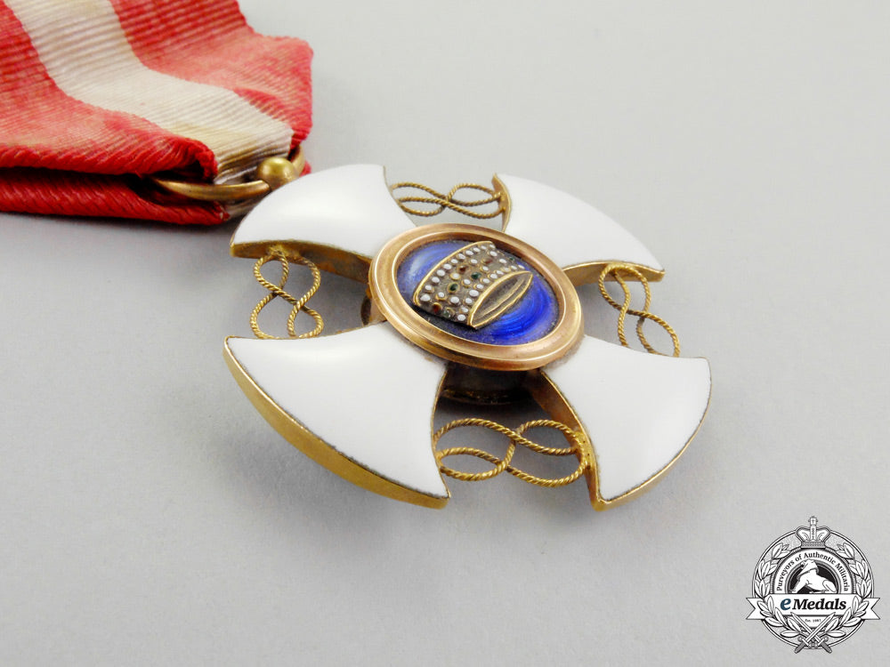 italy,_kingdom._an_order_of_the_crown_in_gold,_knight_with_case,_c.1900_n_009_1