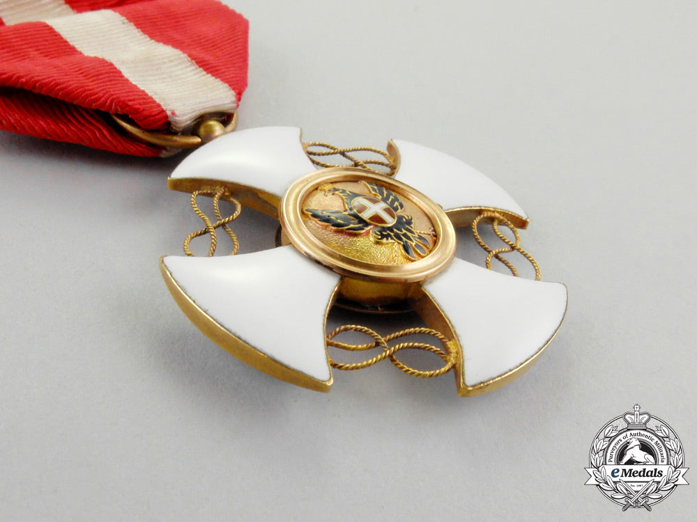 italy,_kingdom._an_order_of_the_crown_in_gold,_knight_with_case,_c.1900_n_010_1