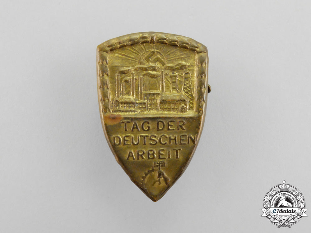 a_third_reich_period_nsbo“_day_of_german_labour”_badge_n_154_1