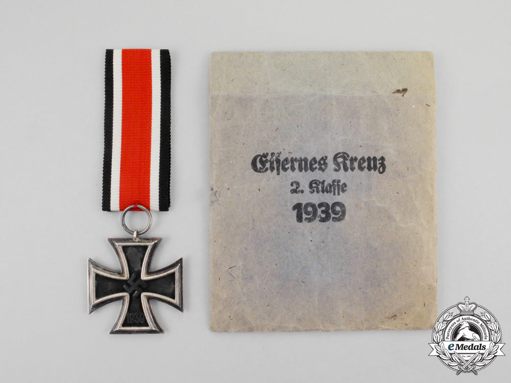 an_iron_cross1939_second_class_by_klein&_quenzer_of_idar-_oberstein_in_its_packet_of_issue_n_198