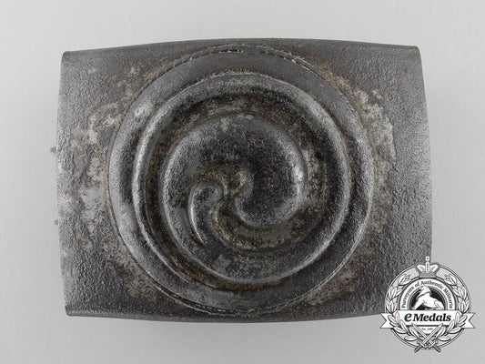 a"_neutral"_spiral_pattern_replacing_a_wartime_hj_insignia_belt_buckle;_published_example_n_322