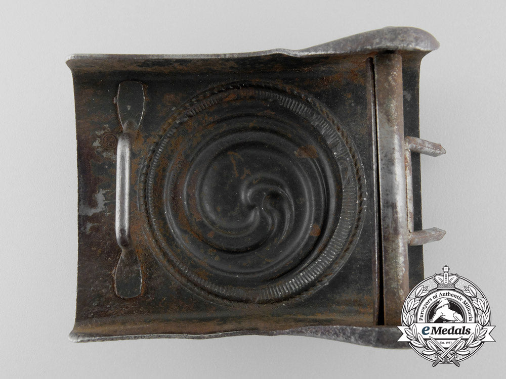 a"_neutral"_spiral_pattern_replacing_a_wartime_hj_insignia_belt_buckle;_published_example_n_323