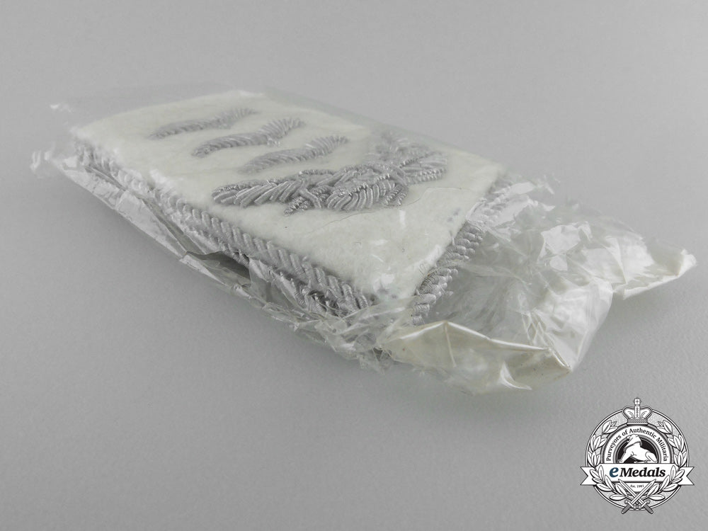 absolutely_mint_set_of_herman_göring_division_hauptmann’s_collar_tabs_n_367