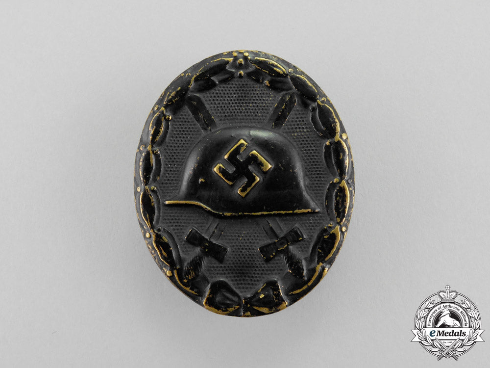 a_black_wound_badge_with_miniature_n_435_1