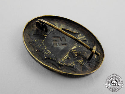 a_black_wound_badge_with_miniature_n_437_1