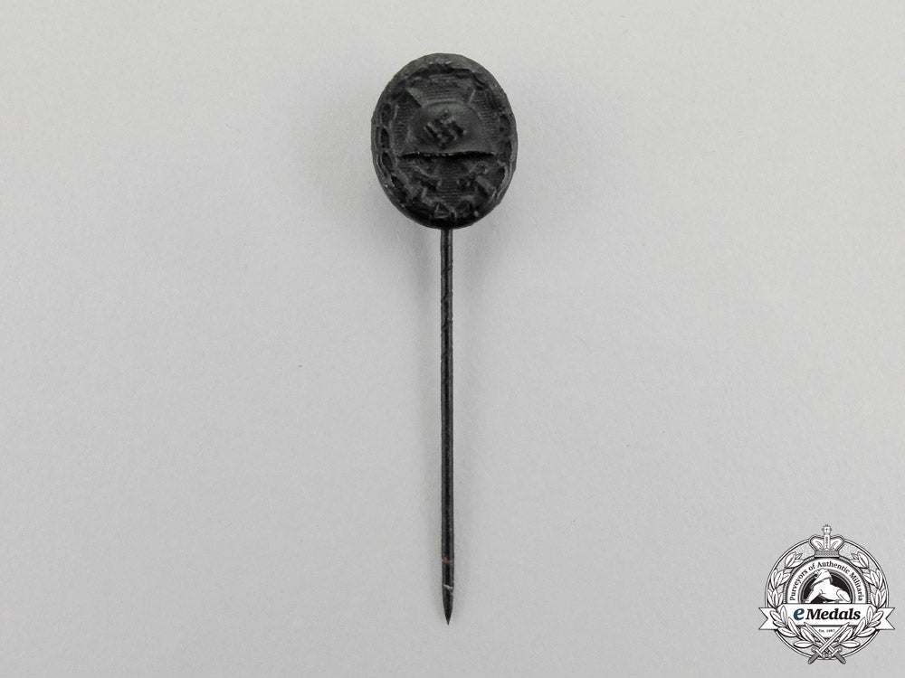 a_black_wound_badge_with_miniature_n_438_1