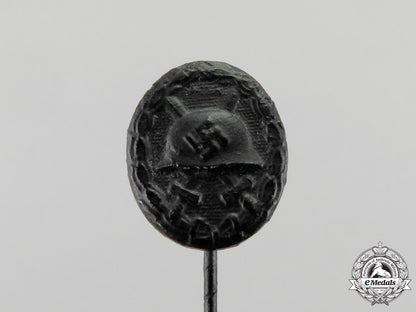 a_black_wound_badge_with_miniature_n_439_1