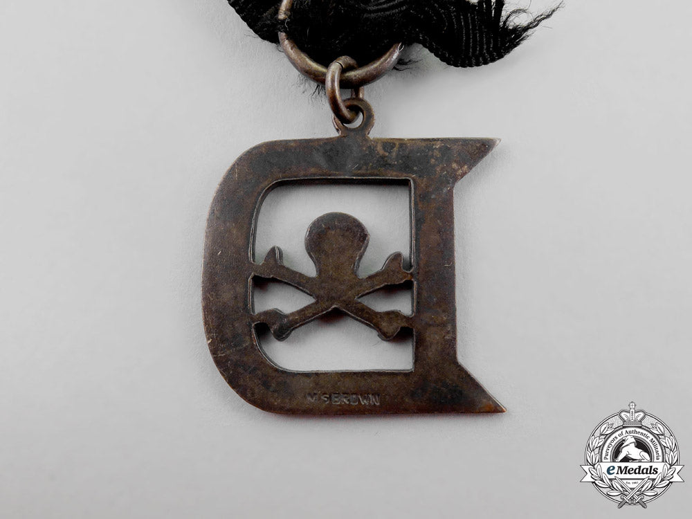 a1918_commemorative_skull&_bones_watch_fob_n_590_1