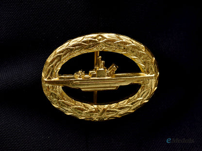 germany,_federal_republic._the_bundesmarine_uniform_of_kapitän_zur_see_hans_jenisch,_u-_boat_ace_and_knight’s_cross_recipient_l22_mnc3675_358