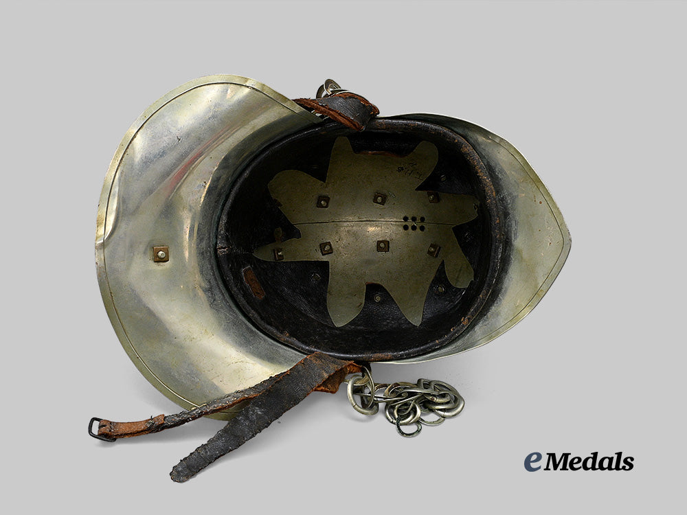 united_kingdom._a_merryweather_fire_service_helmet,_c.1900_e_medals__g_b8325_9