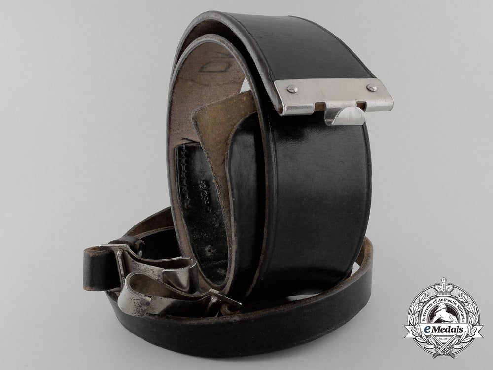 an_hj_belt_with_shoulder_strap;_rzm_marked_o_301