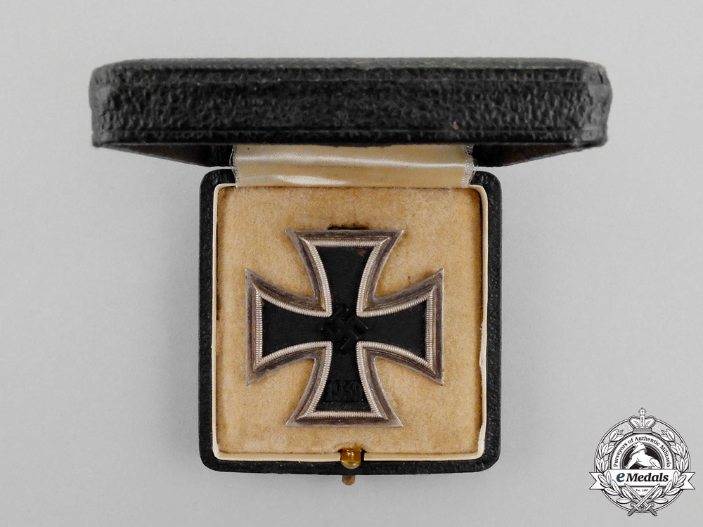an_iron_cross1939_first_class_by_paul_meybauer_in_its_matching_case_of_issue_o_322_1