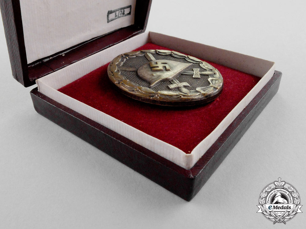 a1940_model_ldo_cased_silver_grade_wound_badge_by_c.f._zimmermann_o_330_1