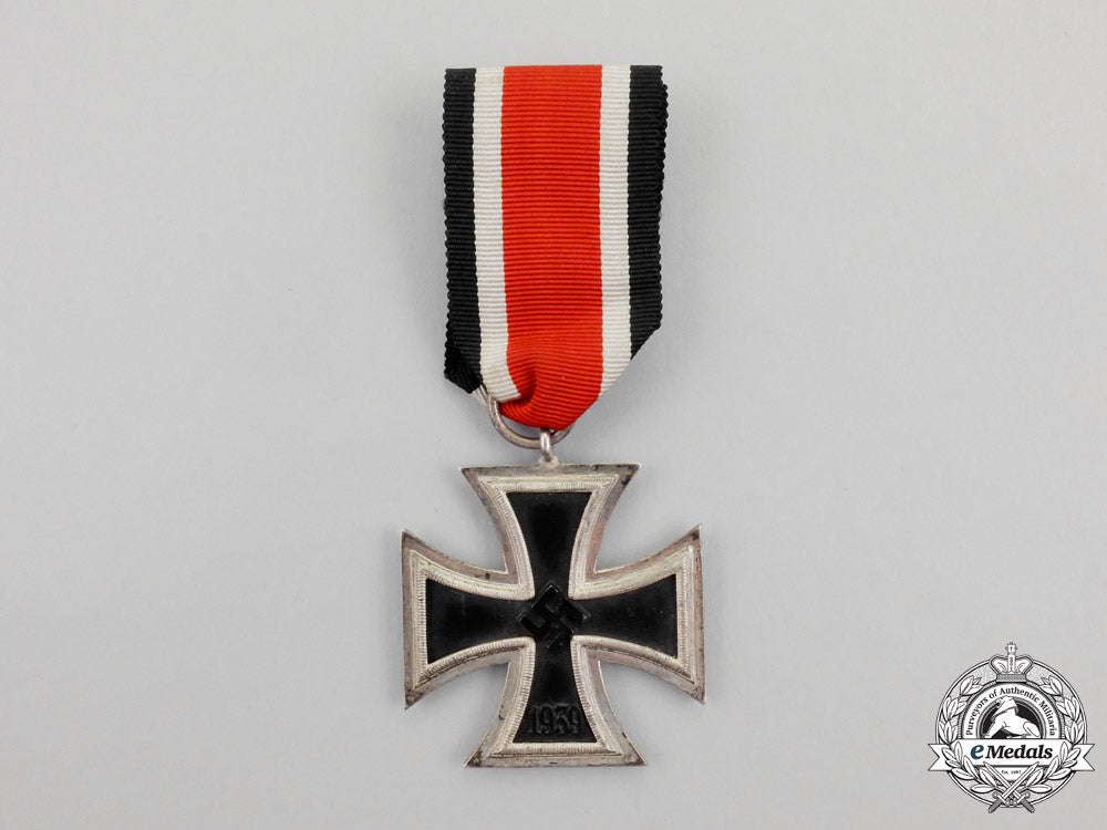 an_iron_cross1939_second_class_with_its_matching_boutonniere_o_350_1