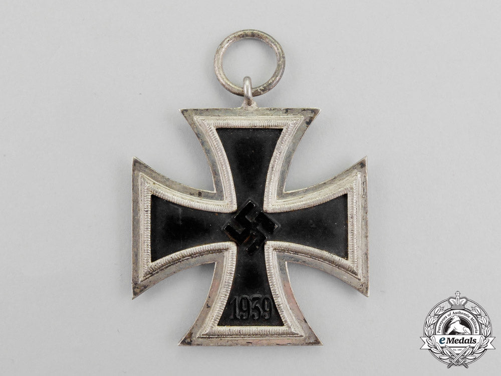 an_iron_cross1939_second_class_with_its_matching_boutonniere_o_351_1