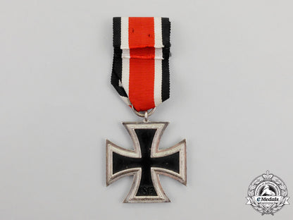 an_iron_cross1939_second_class_with_its_matching_boutonniere_o_353_2