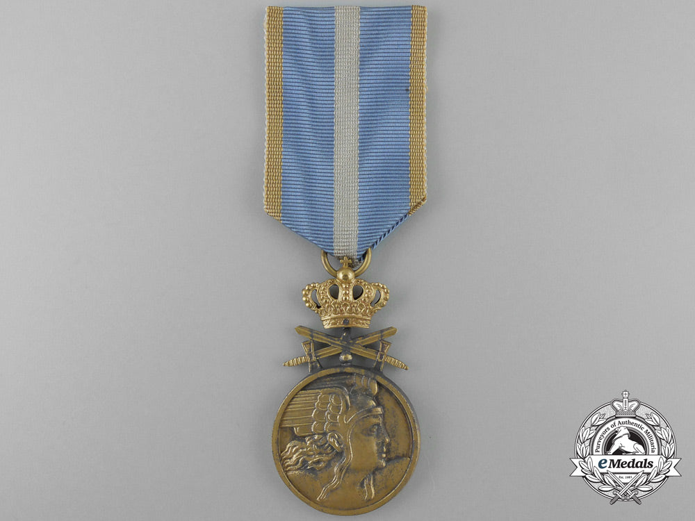 romania,_kingdom._an_air_force_bravery_medal,_gold_grade_with_swords,_c.1943_o_428