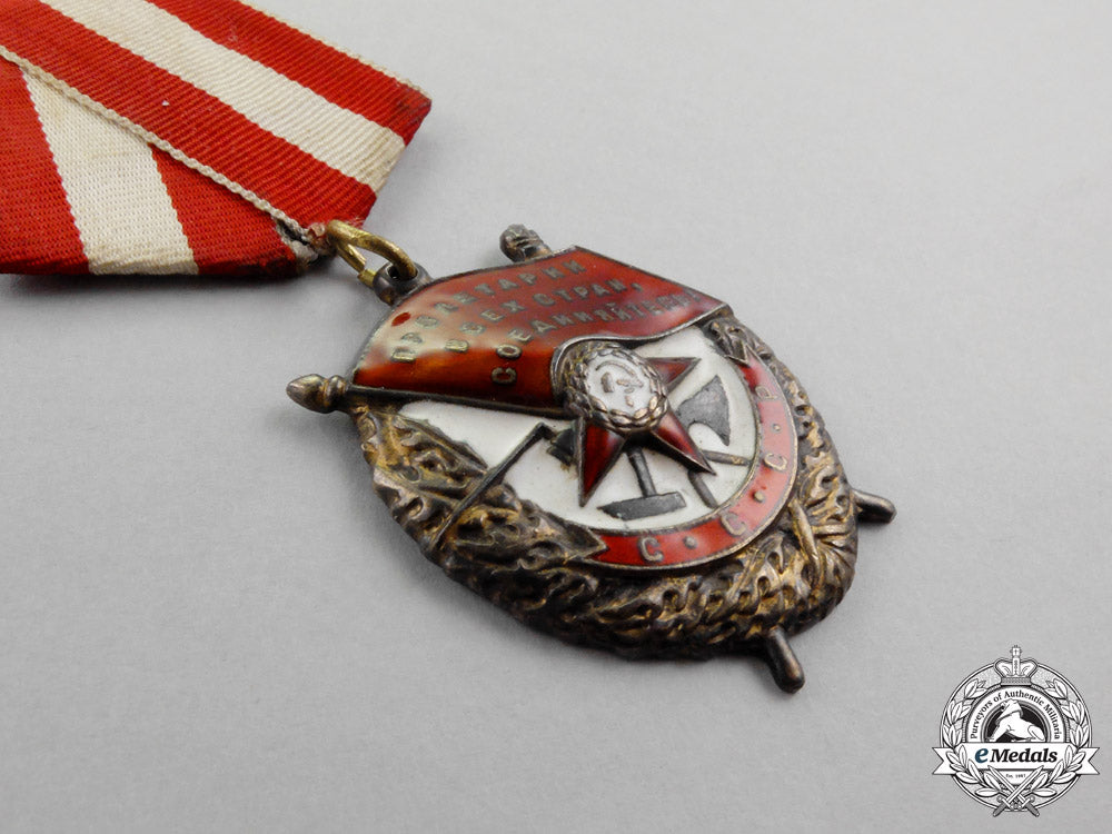 a_soviet_russian_order_of_the_red_banner;_type_four_o_752_1