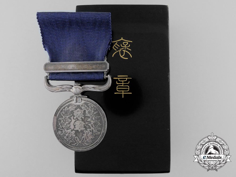 a_japanese_merit_medal_with_case;_named_to_recipient_o_762