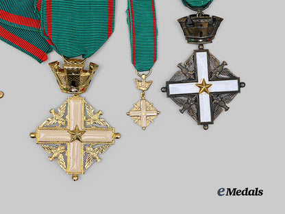 italy,_republic._three_orders_of_merit_of_the_italian_republic,_dame,_officer_and_knight_e_medals__m0625-127_9